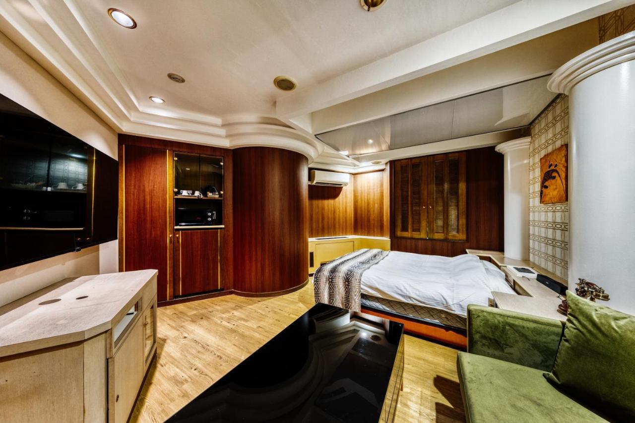 Hotel Artia Dinosaur Machida -Adult Only Kamiseya ภายนอก รูปภาพ